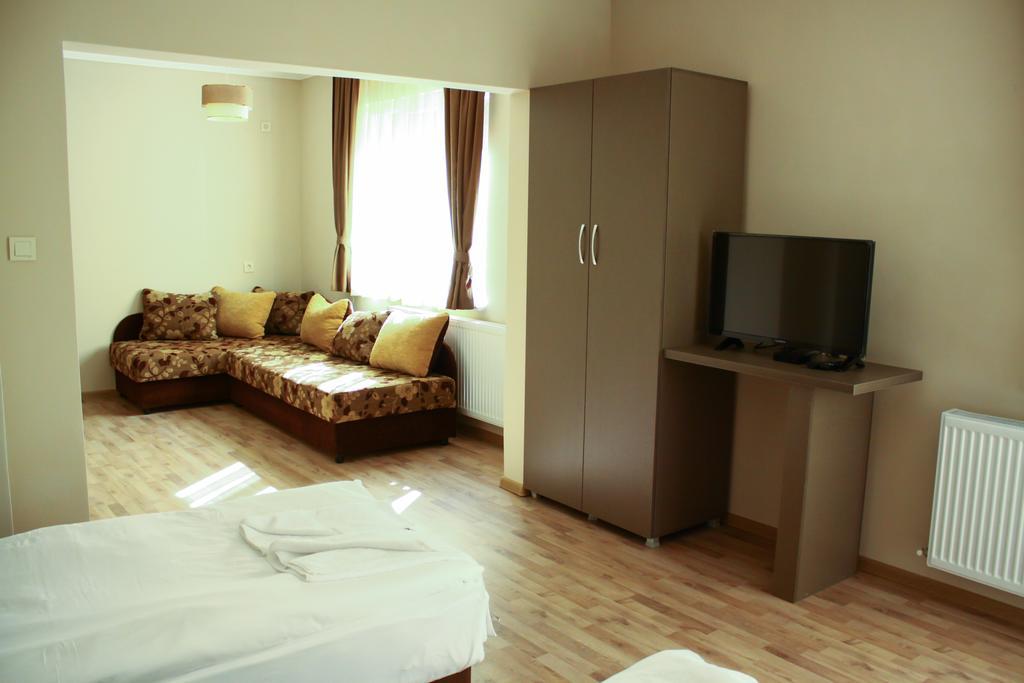 Guest House Central Kŭrdzhali Buitenkant foto