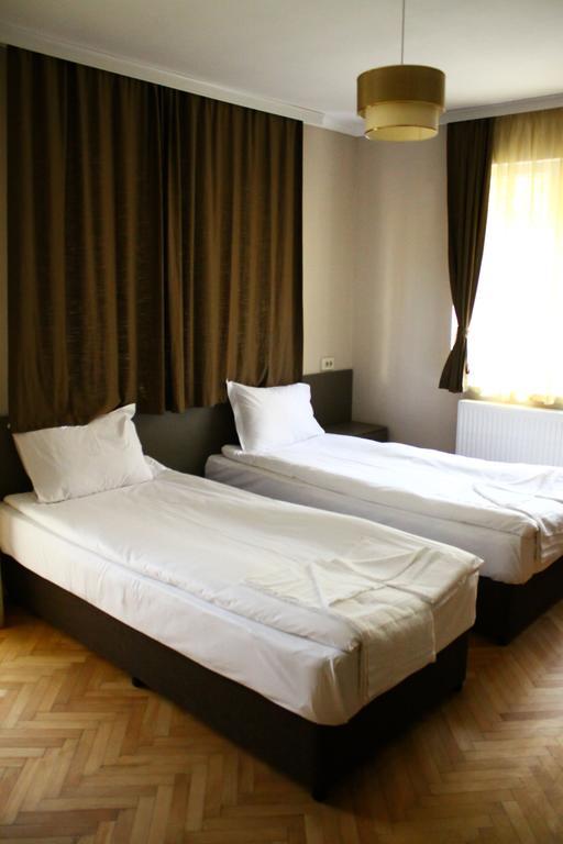 Guest House Central Kŭrdzhali Buitenkant foto